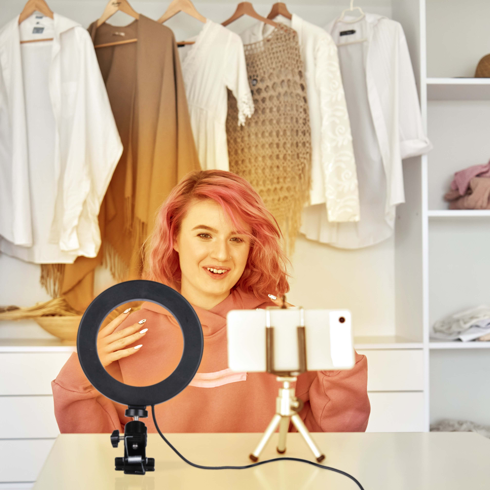 Grundig Ringlamp met Telefoonhouder - maximondo