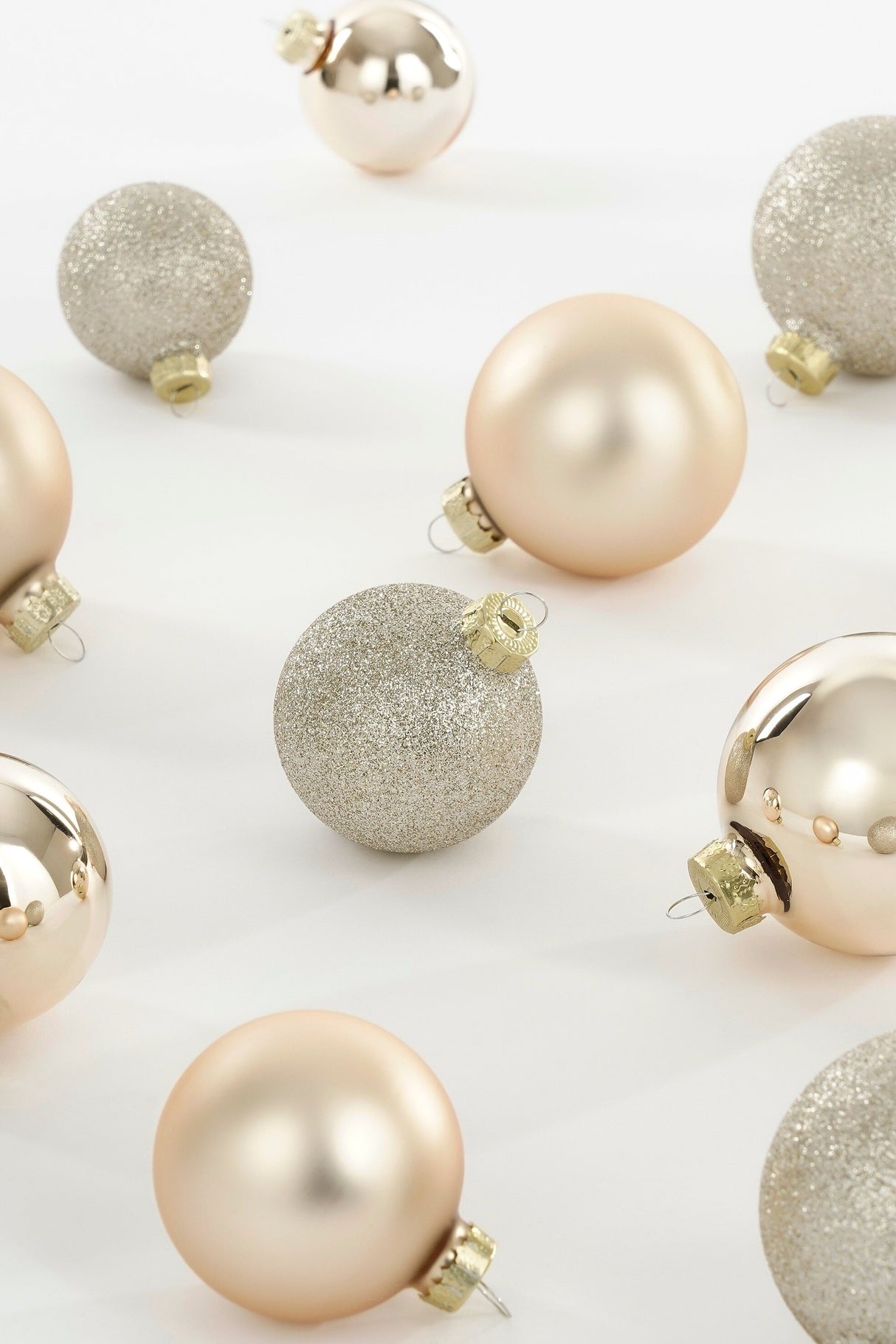 Mica Decorations Kerstballen Set - 26 Stuks - Ø7 cm - Glas - maximondo