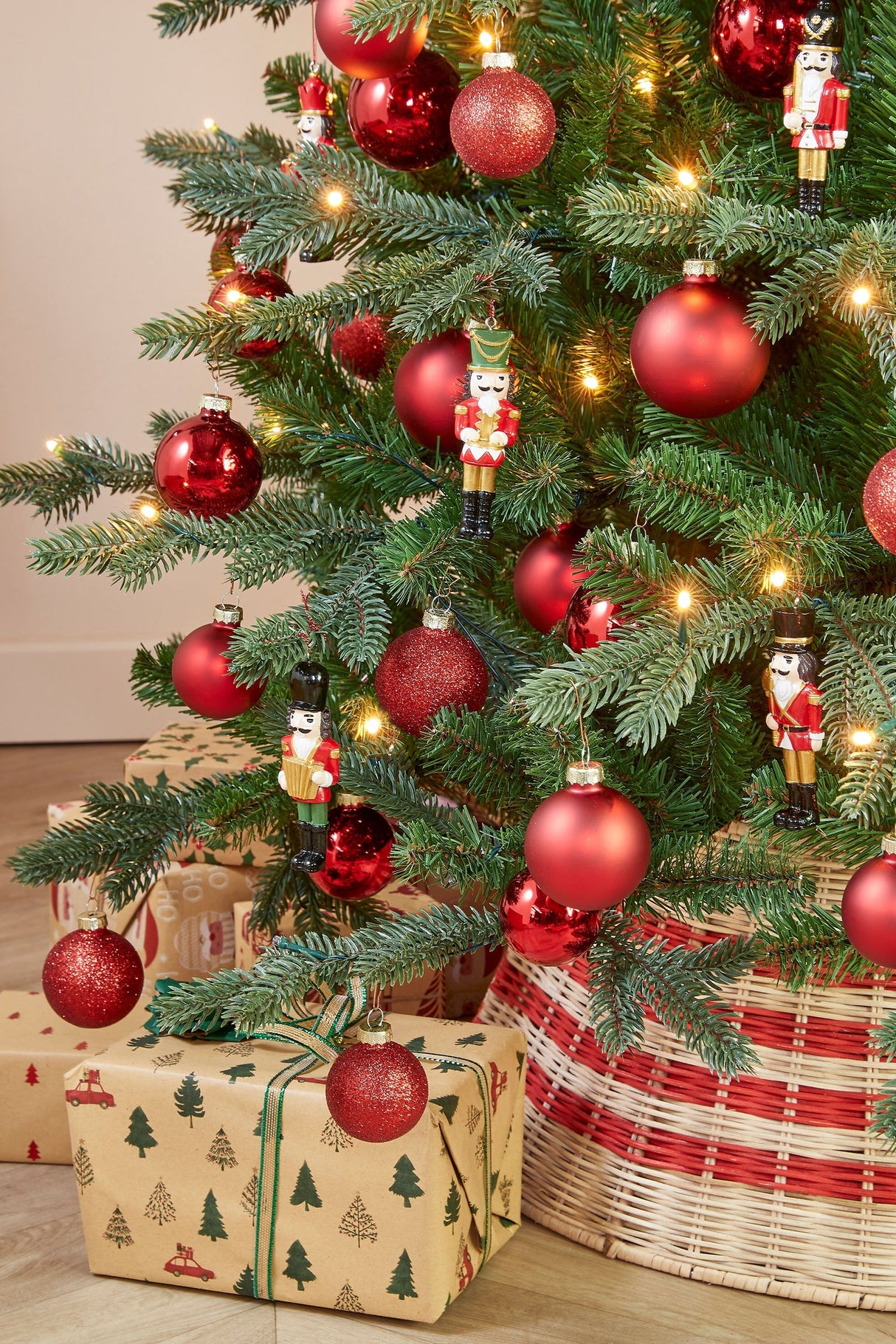 Mica Decorations Ornament notenkraker rood 6 stuks - l4xw2xh10,5cm - maximondo