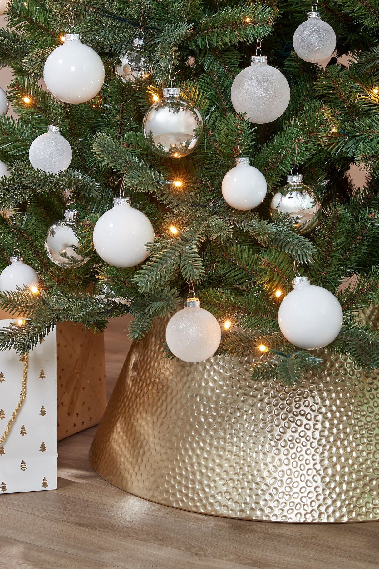 Mica Decorations kerstboomrok goud - l58 x b38 - ↕26cm