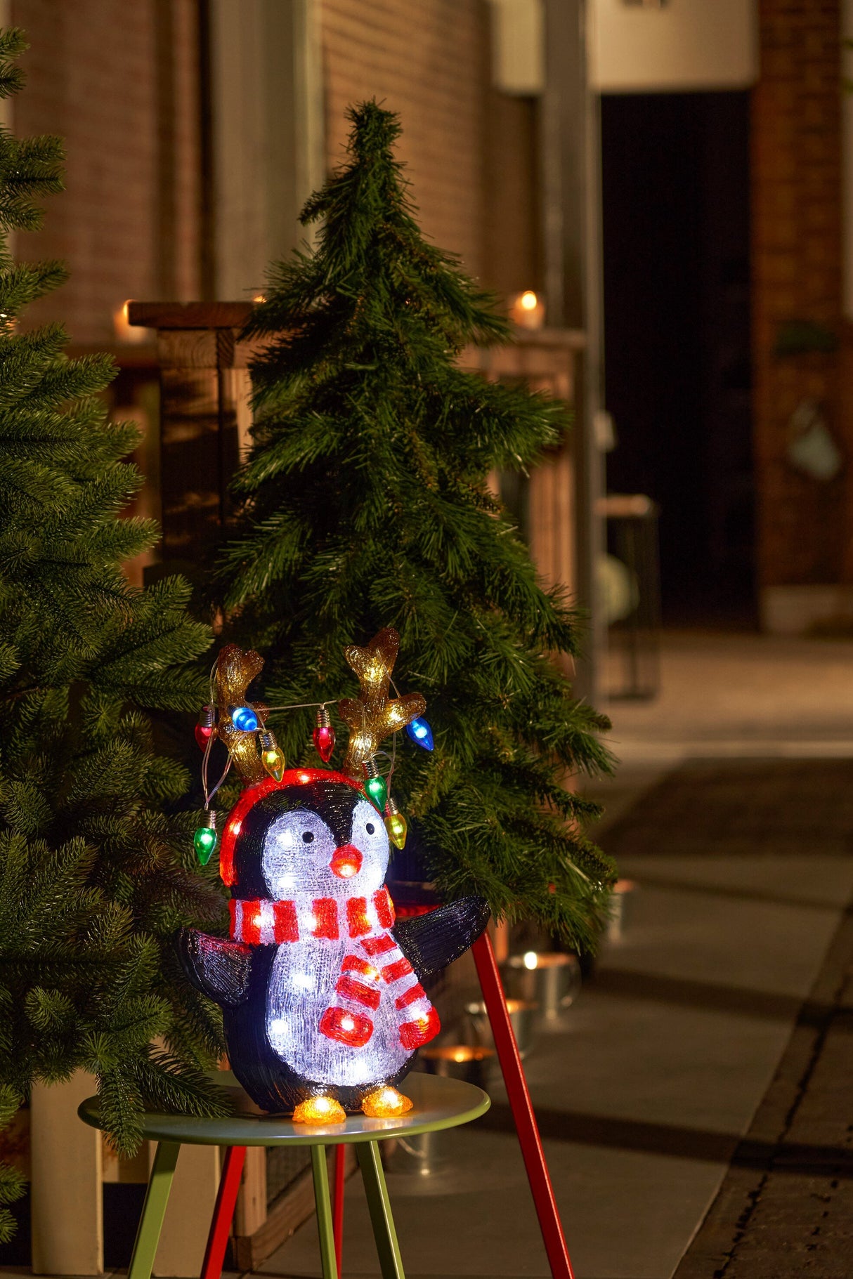 Luca Lighting Pinguin acryl zwart wit IP44 40 led timer - l31,5xb21xh41,5cm - maximondo