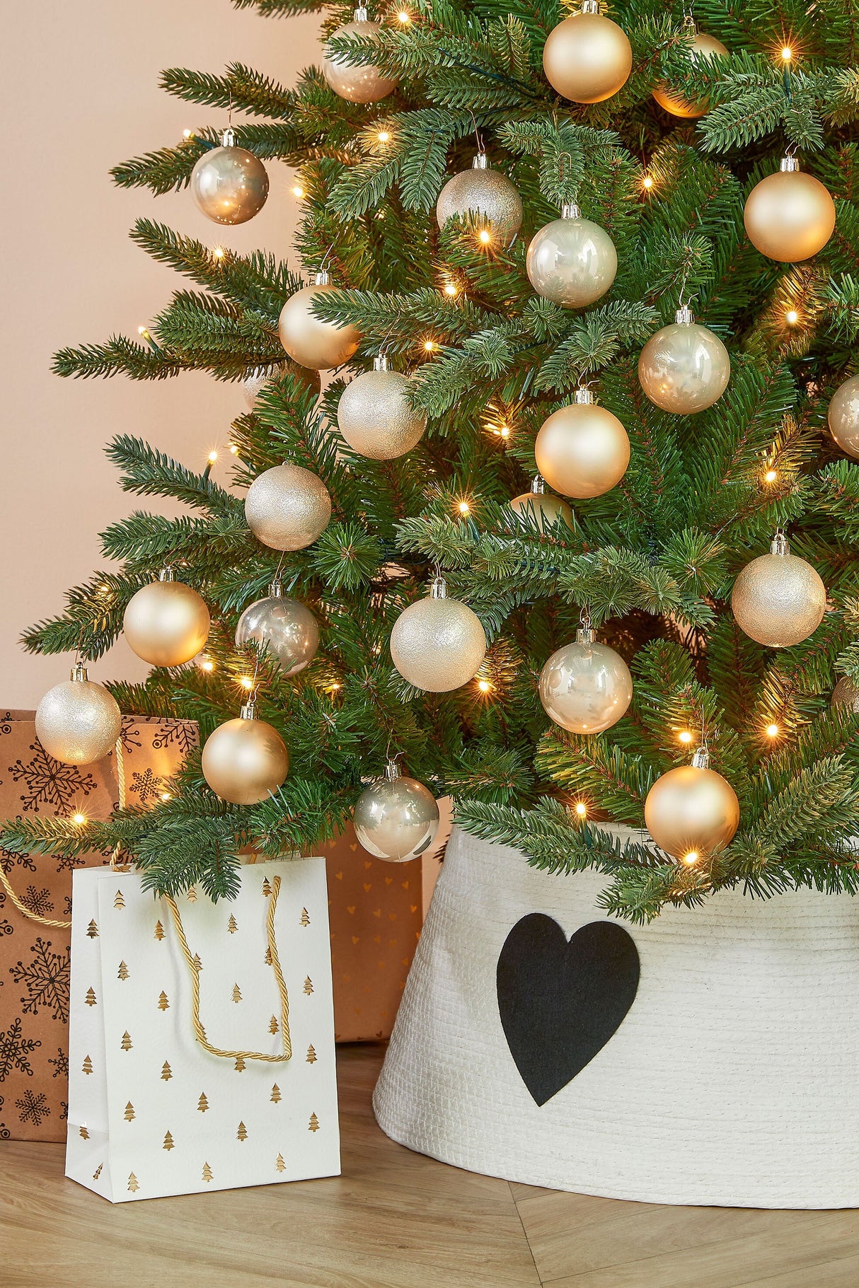 Mica Decorations kerstboomrok, hart wit FSC Mix - Ø50cm - ↕26cm - maximondo