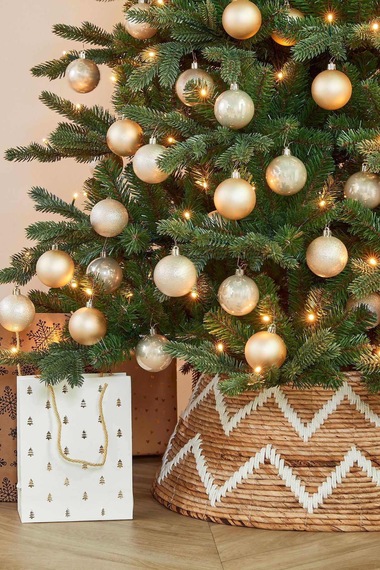 Mica Decorations kerstboomrok, bruin - ↕25cm - Ø60cm - maximondo