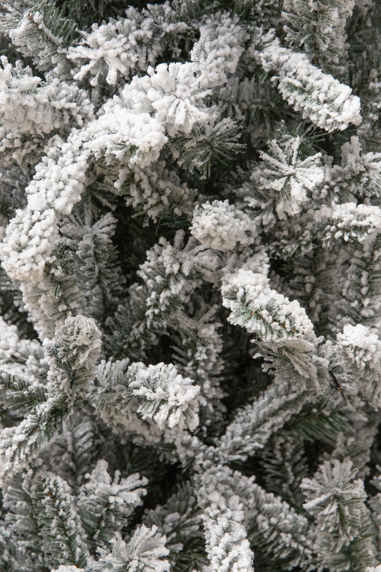 Black Box Trees Snowdon kerstboom groen frosted TIPS 799 - h185xd117cm - maximondo