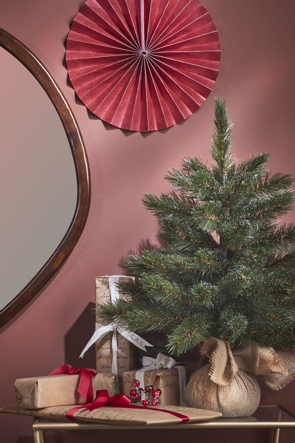 Triumph Tree Forest frosted kerstboom w burlap groen TIPS 64 - h60xd46cm