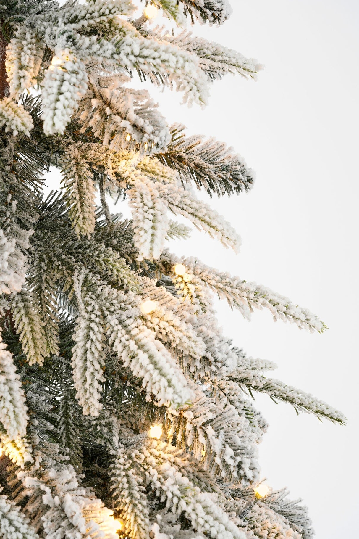 Black Box Trees Lodge Kunstkerstboom met Verlichting en Timer- en Dimfunctie - H155 x  Ø48 cm