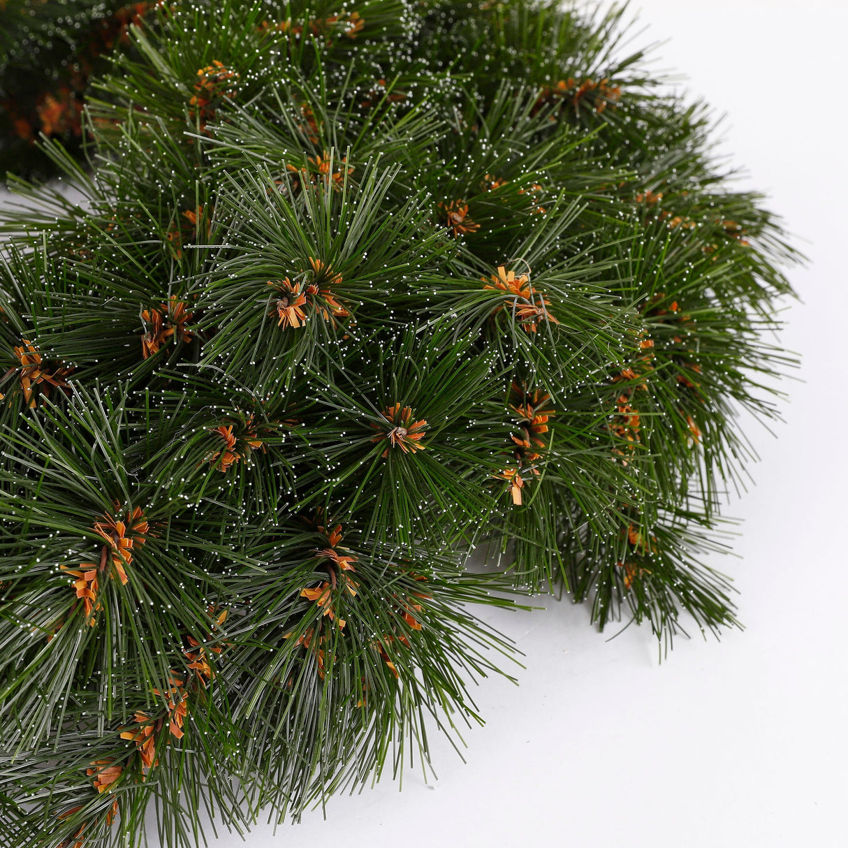 Triumph Tree Forest frosted krans groen TIPS 320 - d90cm