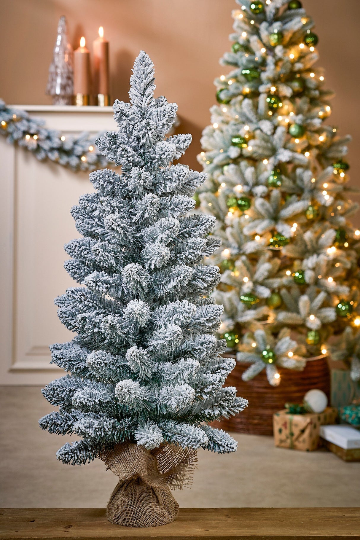 Black Box Trees Gerlos kerstboom met burlap groen frosted TIPS 70 - h75xd36cm