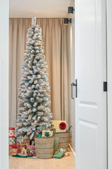Black Box Trees Charlton Smalle Kunstkerstboom met Warm Witte LED Verlichting - H230 x Ø58 cm