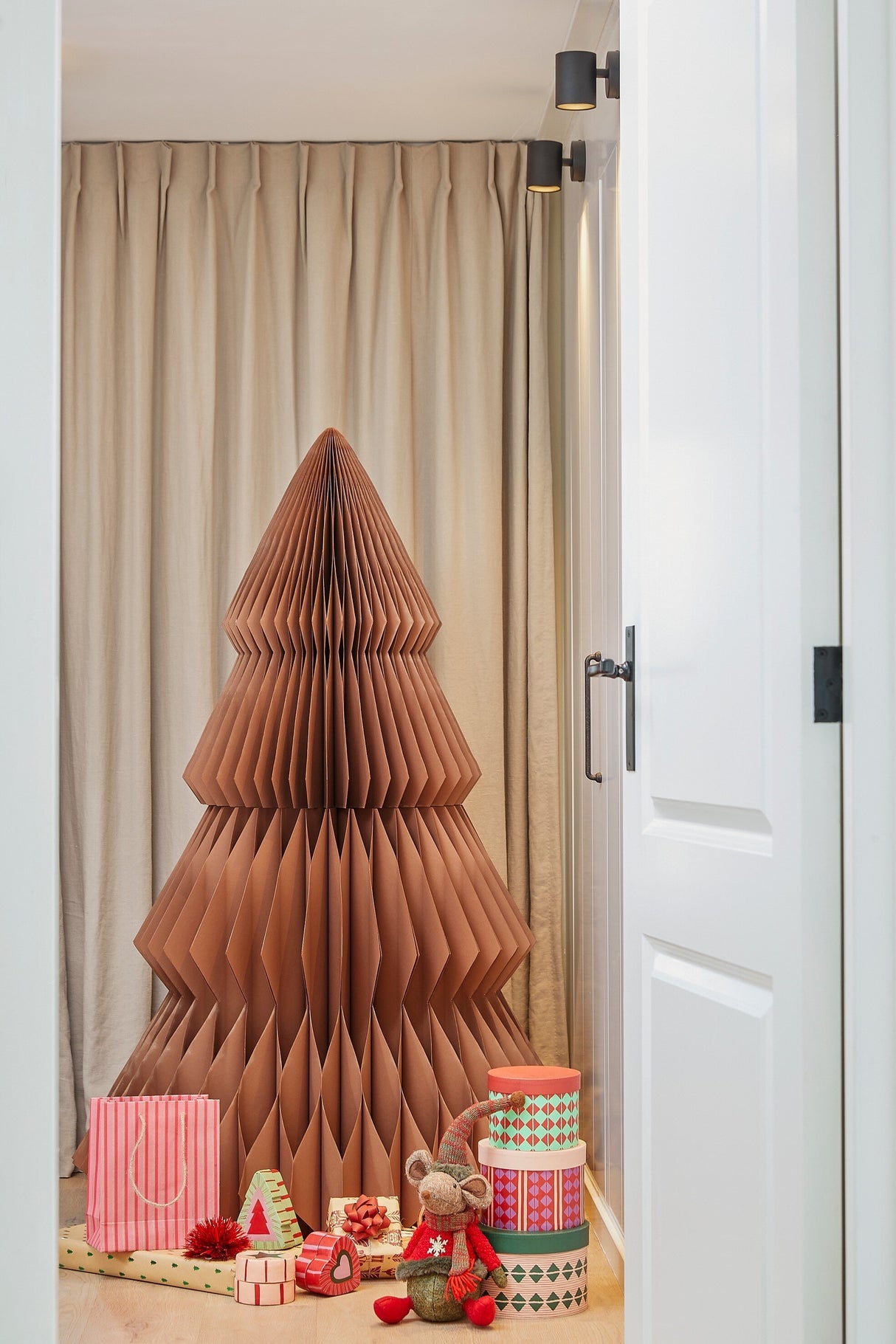Mica Decorations Decoratie boom bruin FSC Mix - h152xd104cm