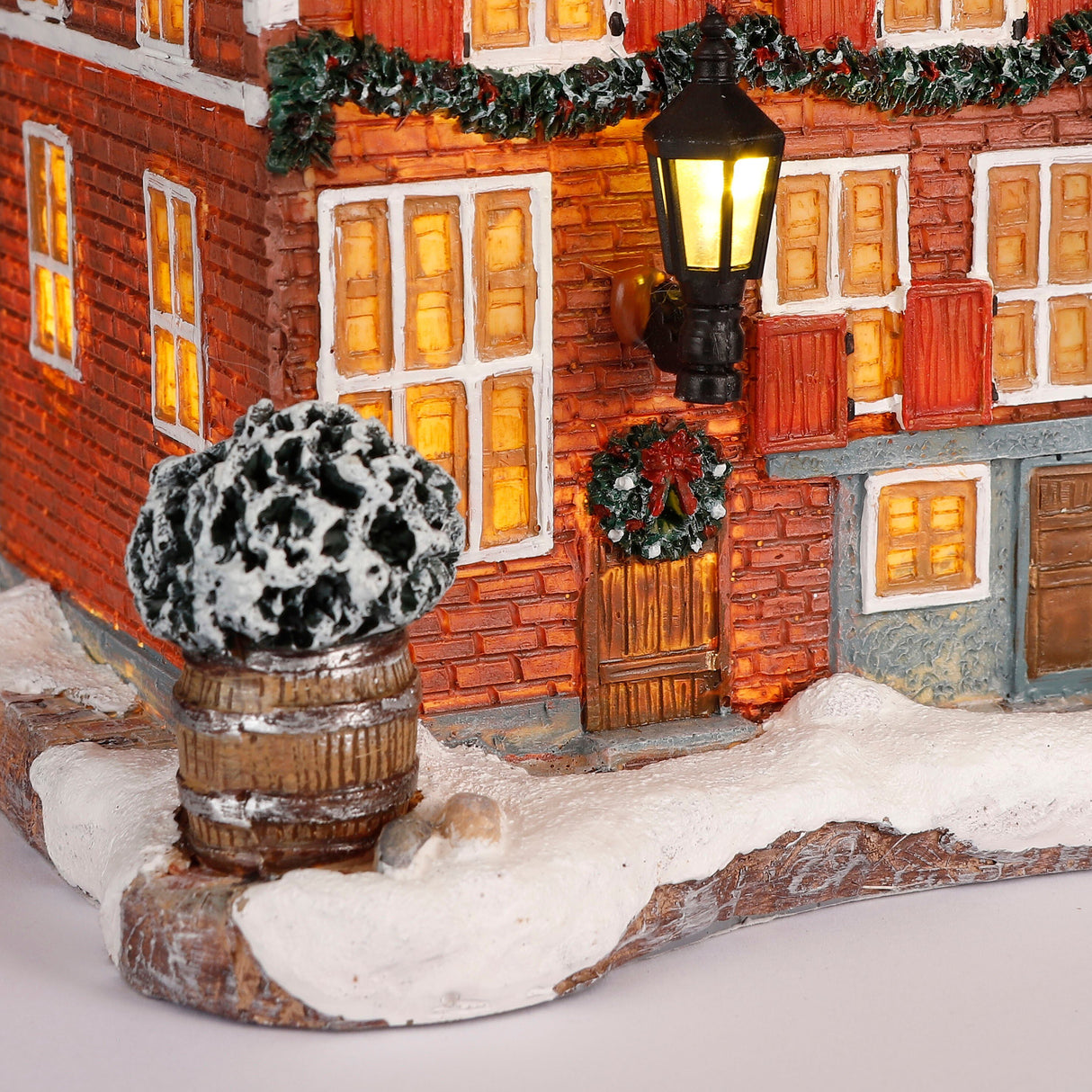 Luville Collectables Decorated canal house battery operated - l10,5xw11,5xh18,5cm - maximondo