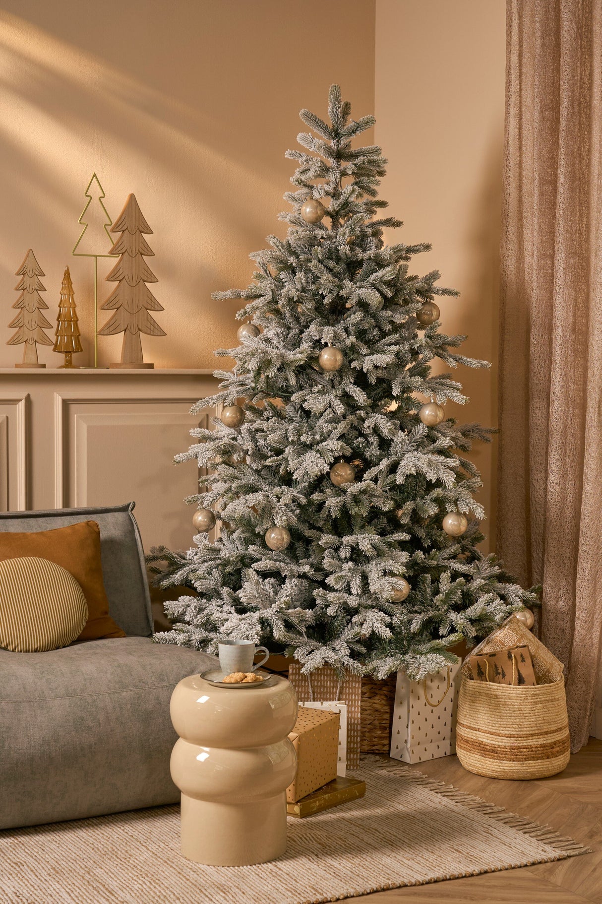 Black Box Trees Grimshaw kerstboom groen frosted TIPS 2326 - h215xd152cm - maximondo