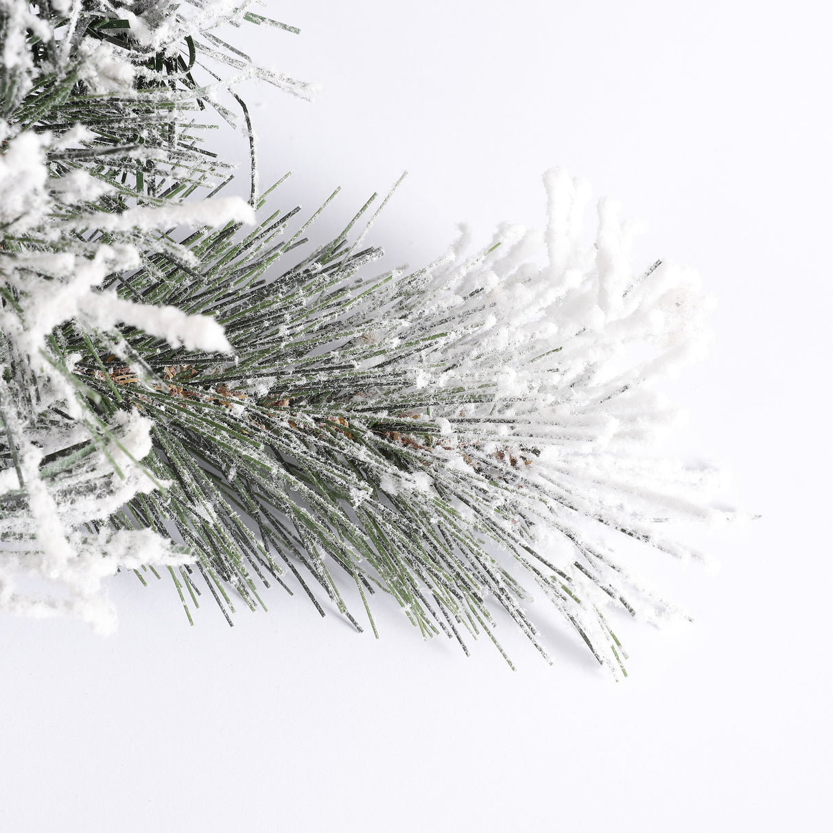 Black Box Trees Dinsmore krans groen frosted TIPS 108 - d60cm - maximondo